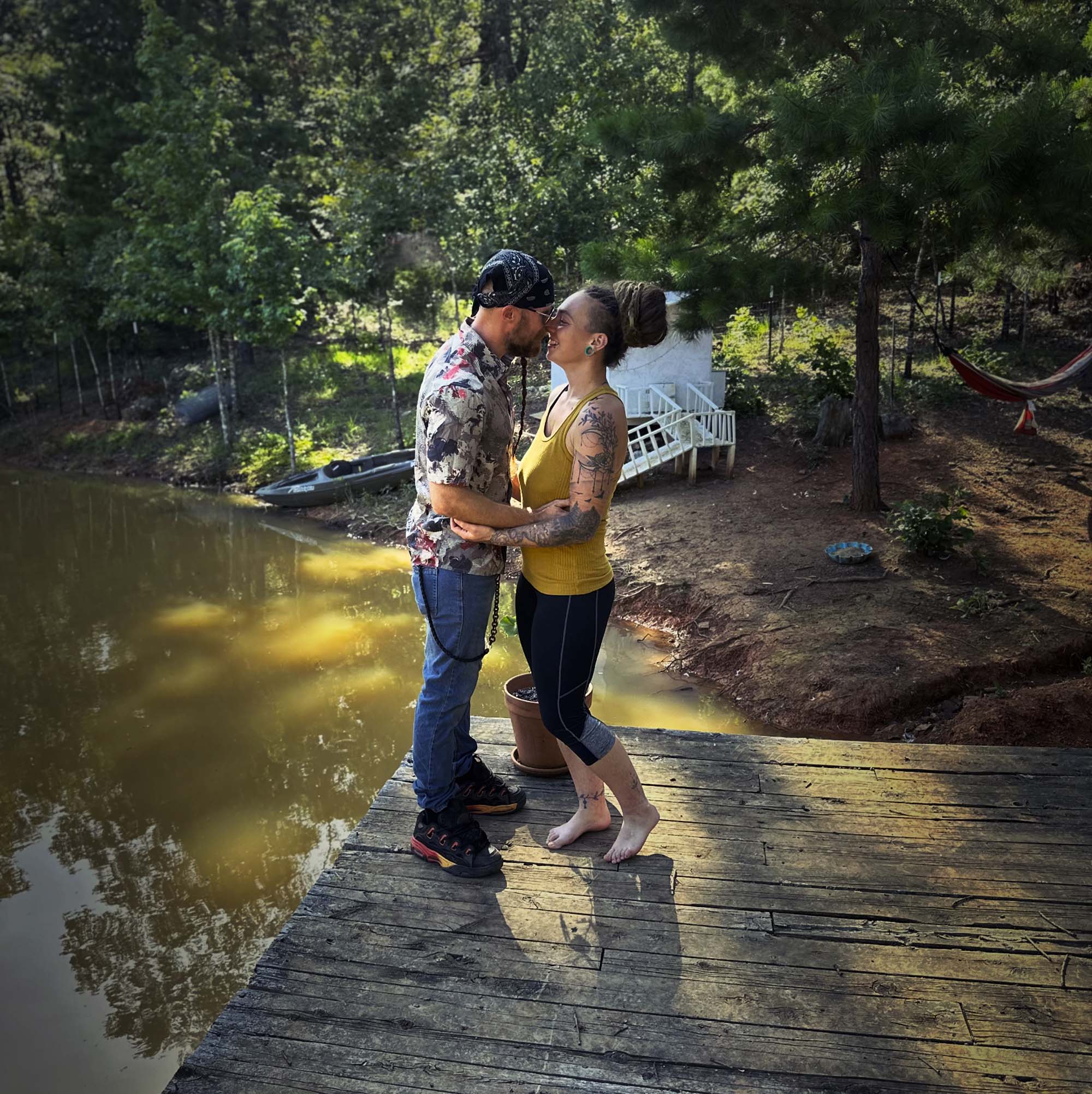 luke and dakota off grid kissing on the dock luke and dakota off grid kissing on the dock